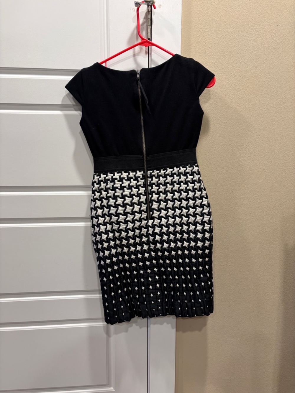 Taylor brand dress size 2P - Picture 2 of 3